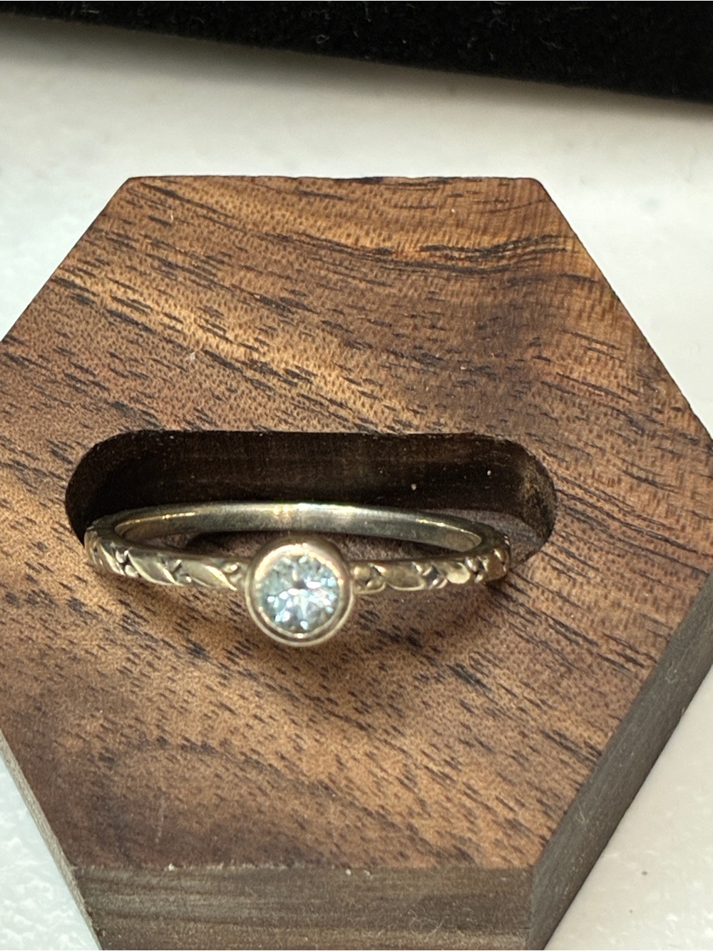 Gold Floral Band Ring with Clear Stone, sz 8